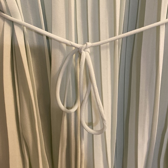 NWOT, Banana Republic, Pastel Green, Pleated Blouse - Size Small - Picture 2 of 6